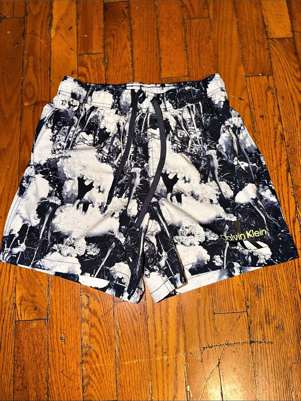 Calvin Klein Floral Swim Shorts in Black & White Size Medium